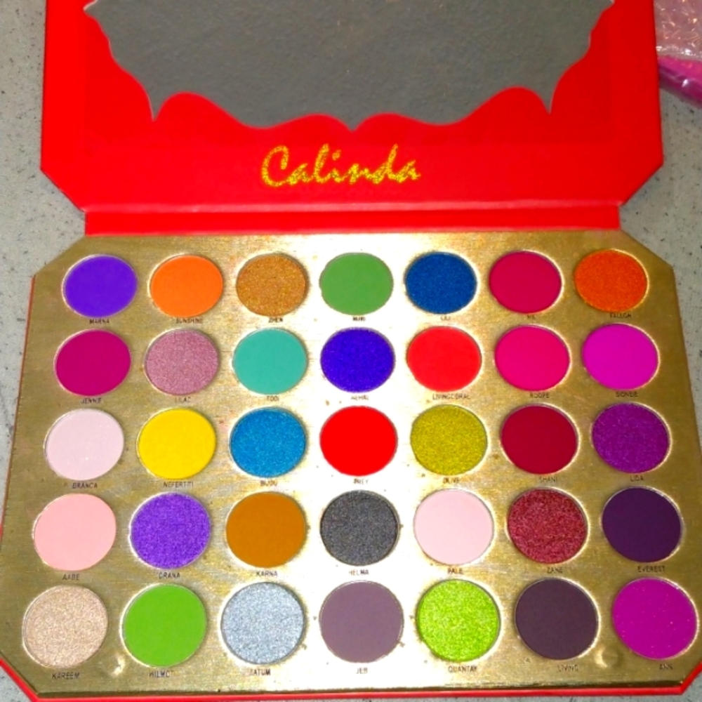 Calinda eyeshadow palette